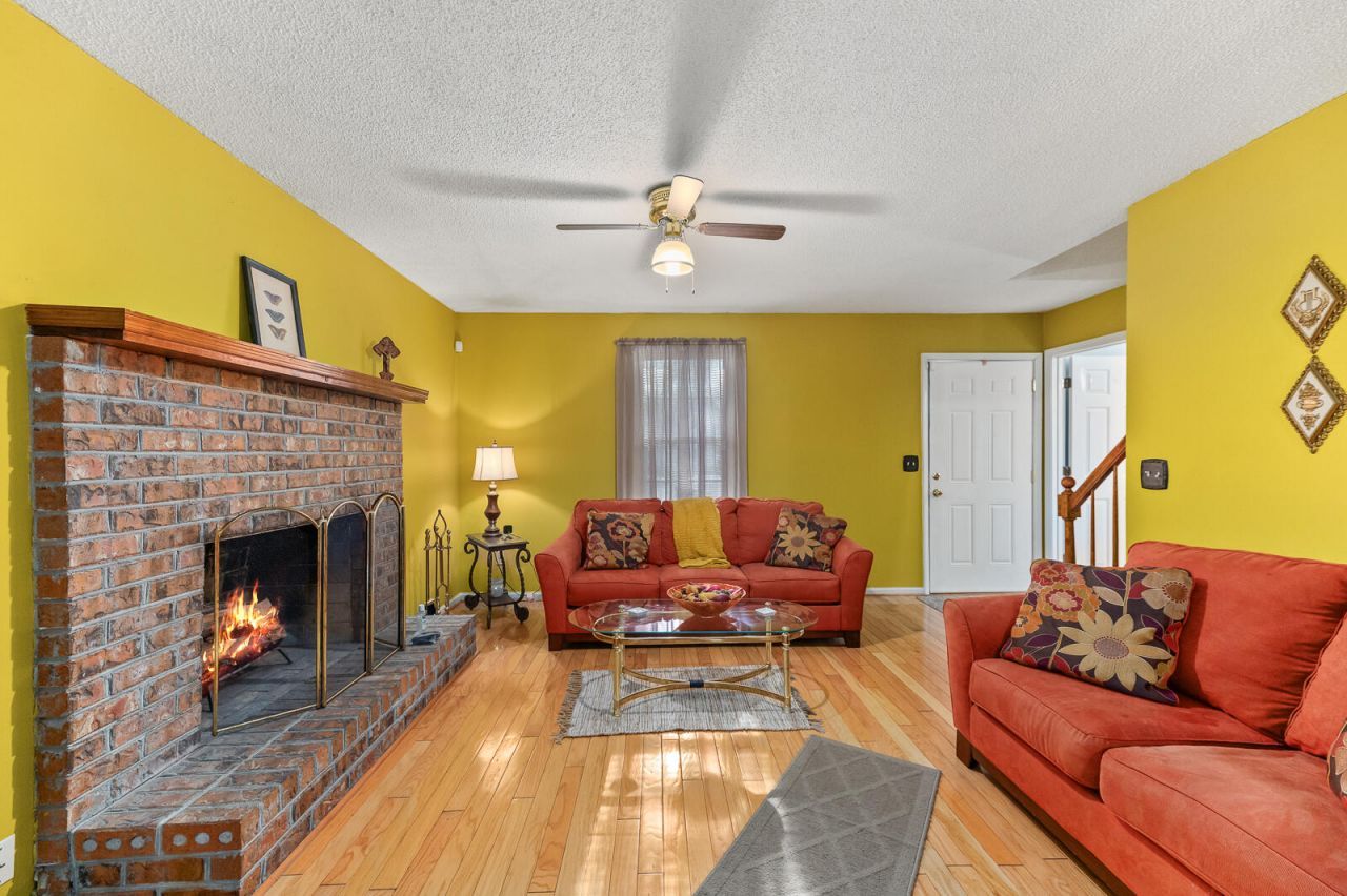 855 Springwood Circle Photo 3