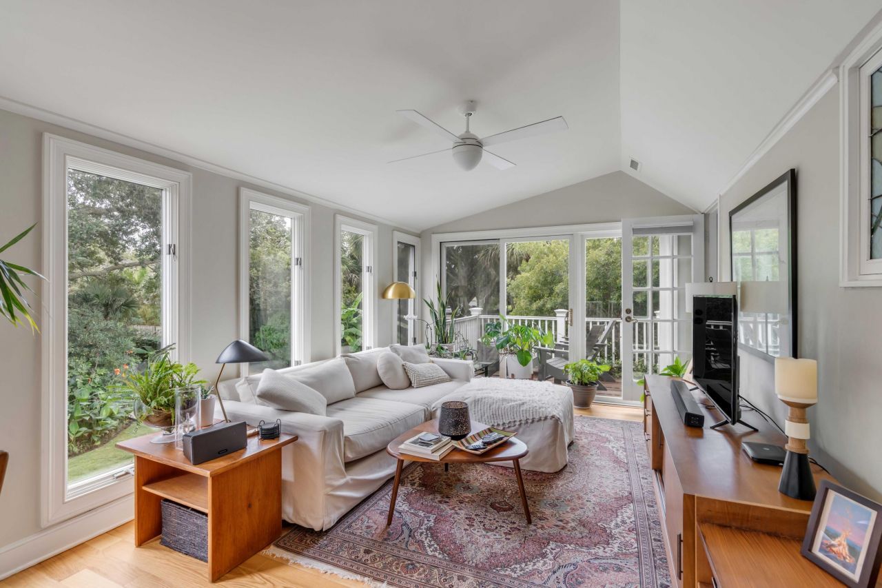 1655 Middle Street Photo 12