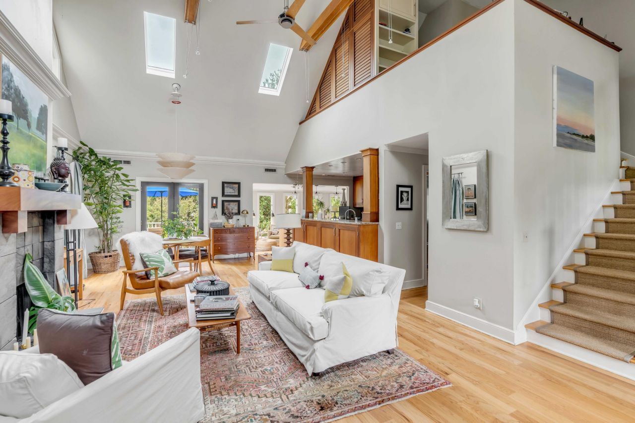 1655 Middle Street Photo 6