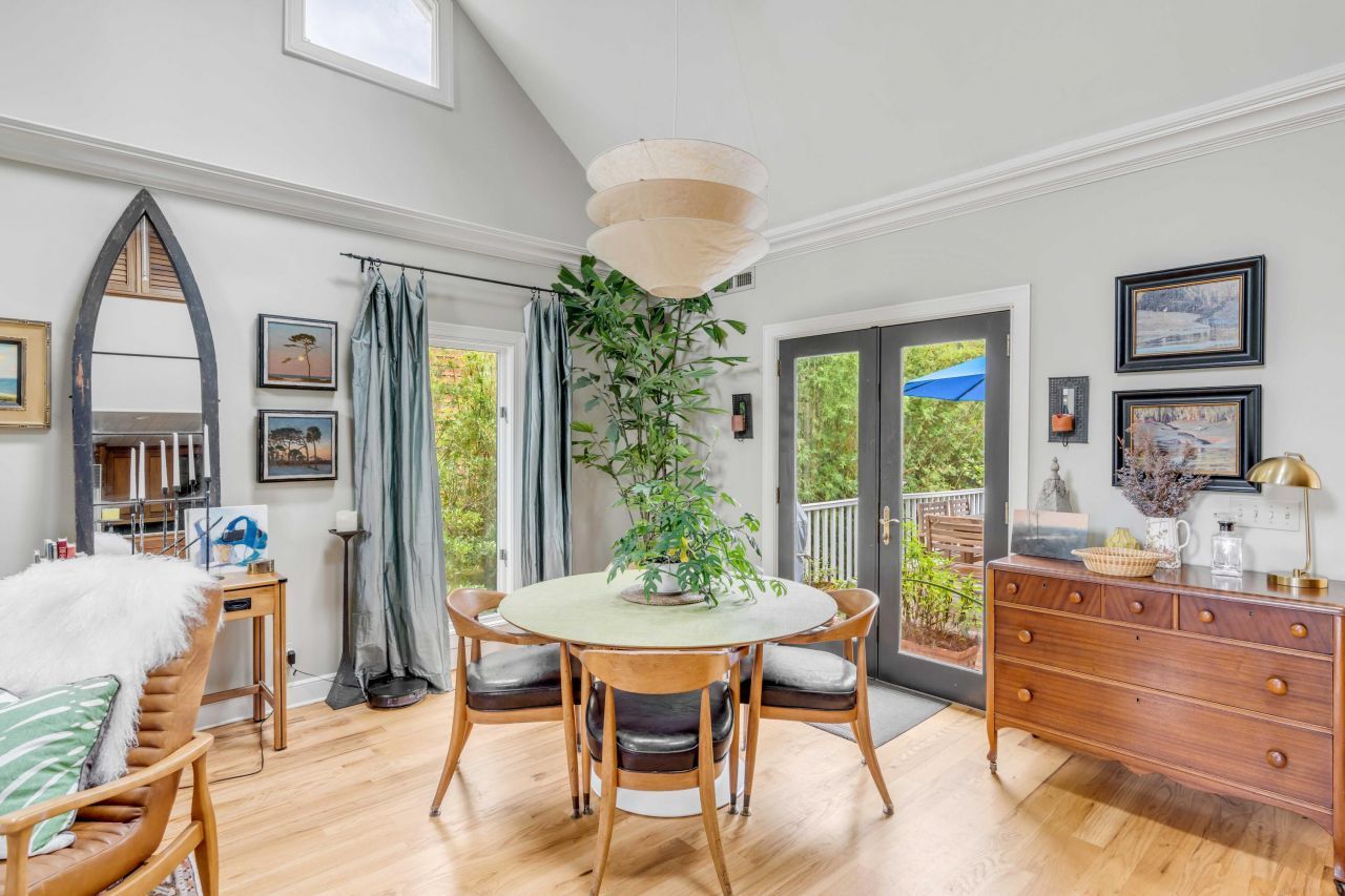 1655 Middle Street Photo 8