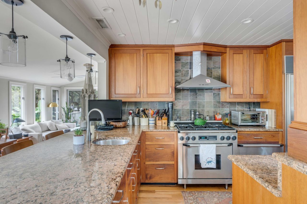 1655 Middle Street Photo 9