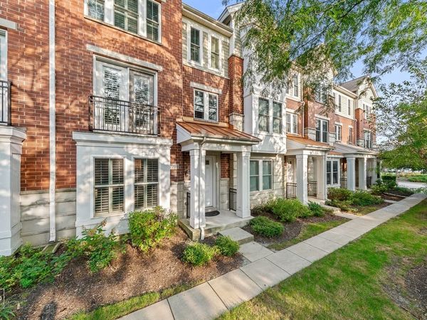 2102 S Crambourne Way, Arlington Heights, IL 60005