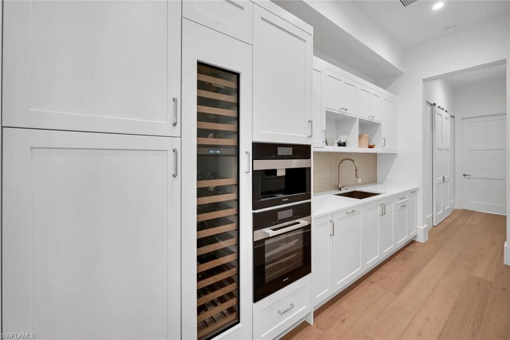 330 Broad Ave N, Naples, FL 34102 Photo