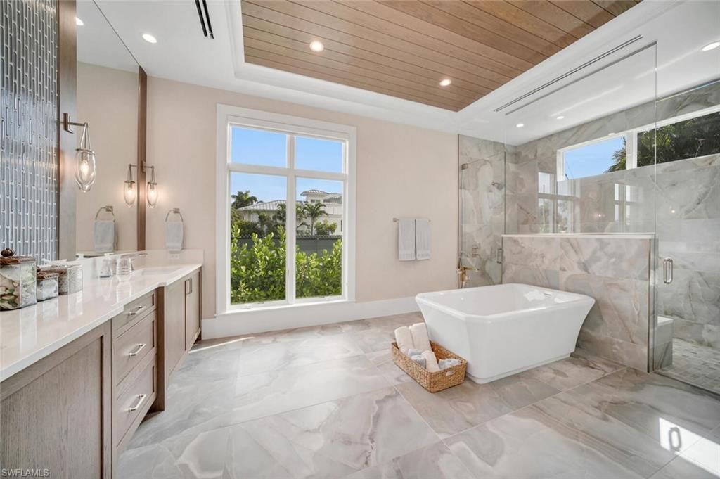 330 Broad Ave N, Naples, FL 34102 Photo