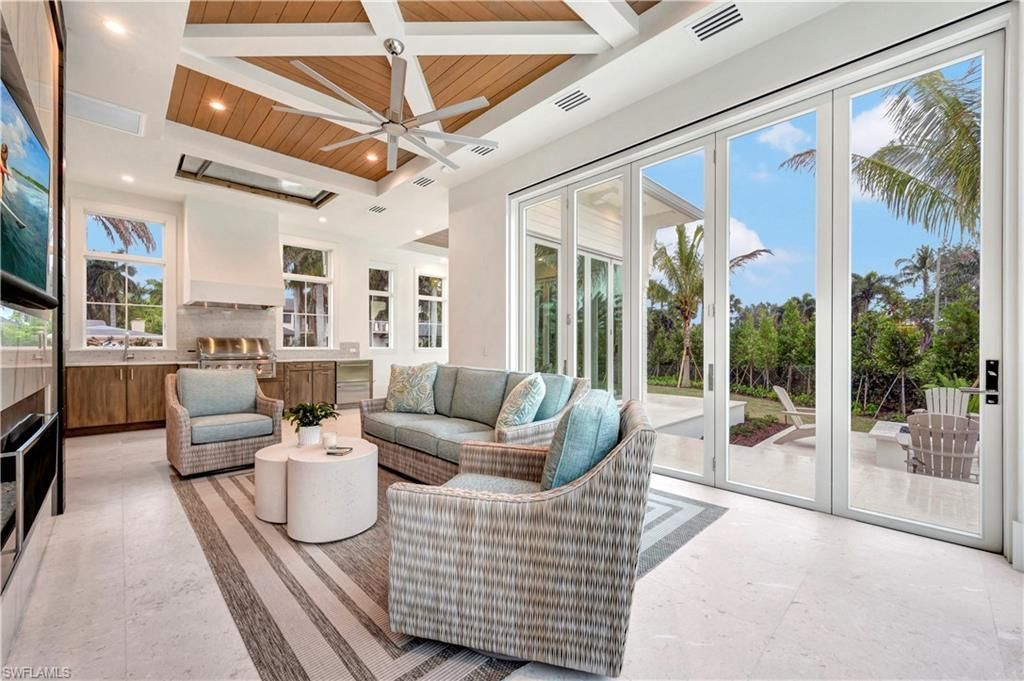 330 Broad Ave N, Naples, FL 34102 Photo