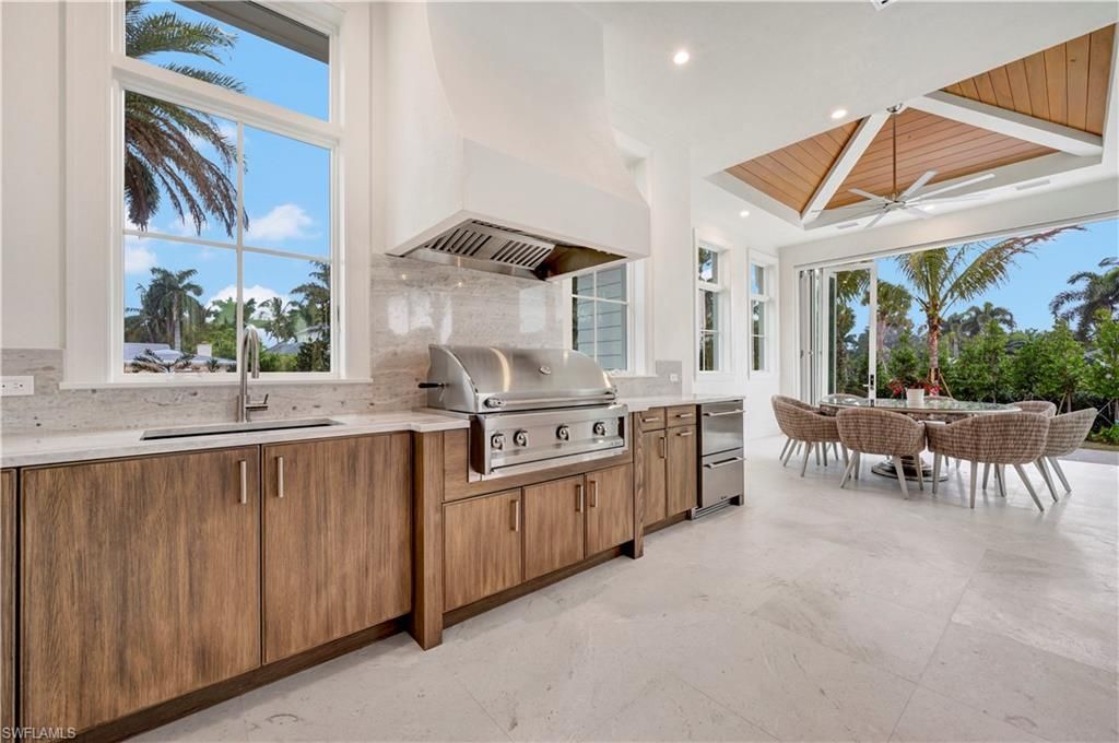 330 Broad Ave N, Naples, FL 34102 Photo
