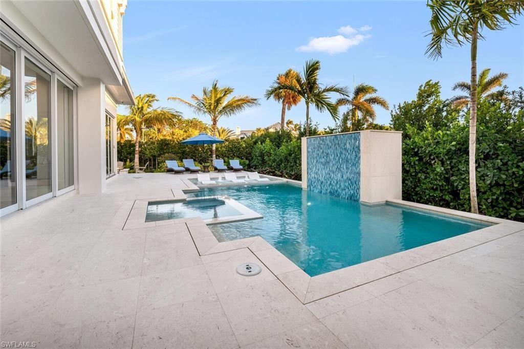 330 Broad Ave N, Naples, FL 34102 Photo