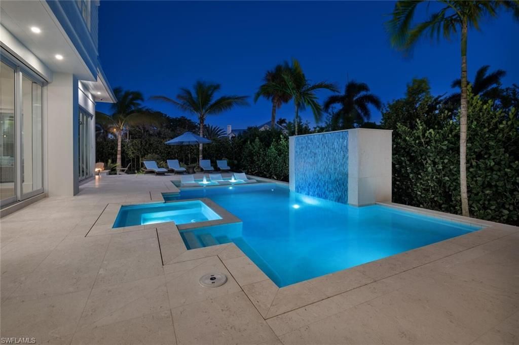 330 Broad Ave N, Naples, FL 34102 Photo