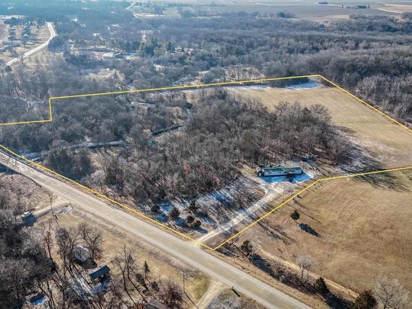 2327 Jefferson Road, Manchester, IA 52057