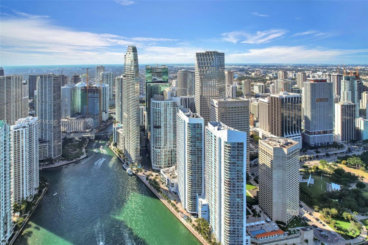 325 S Biscayne Blvd, Unit LPH 17, Miami, FL 33131 Photo