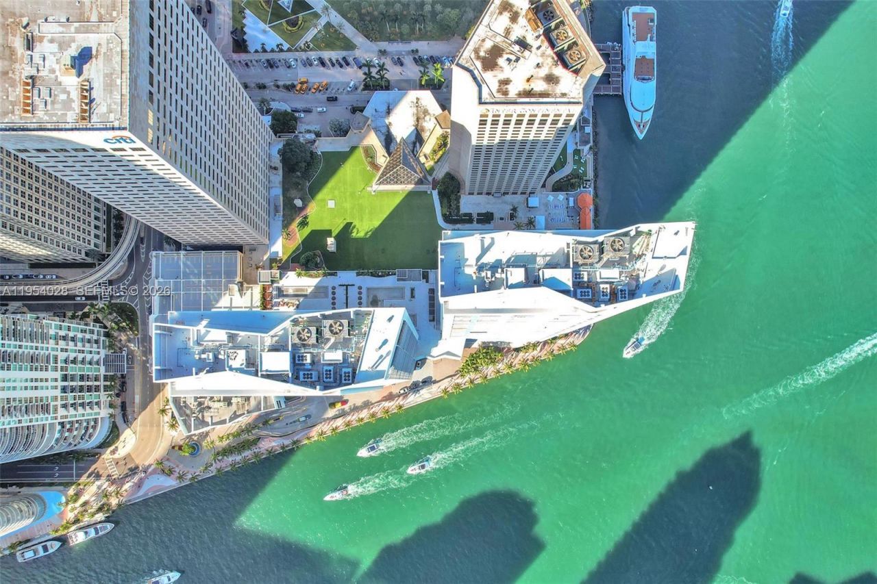 325 S Biscayne Blvd, Unit LPH 17, Miami, FL 33131 Photo