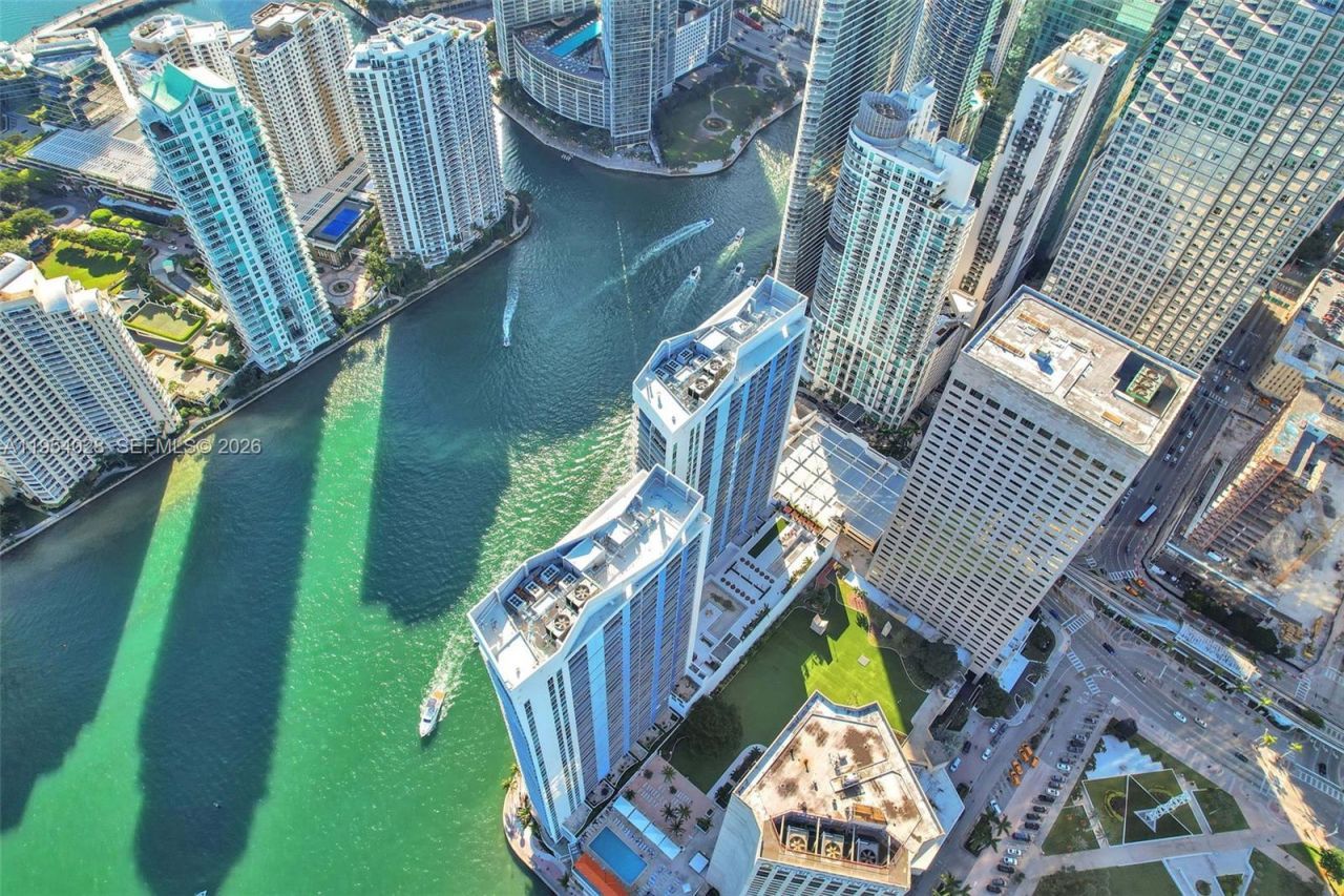 325 S Biscayne Blvd, Unit LPH 17, Miami, FL 33131 Photo