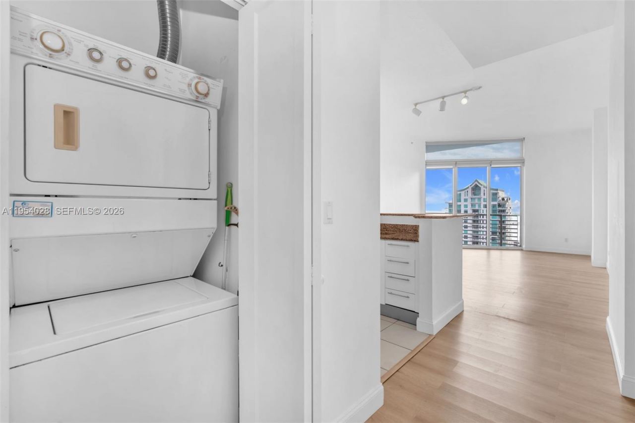 325 S Biscayne Blvd, Unit LPH 17, Miami, FL 33131 Photo