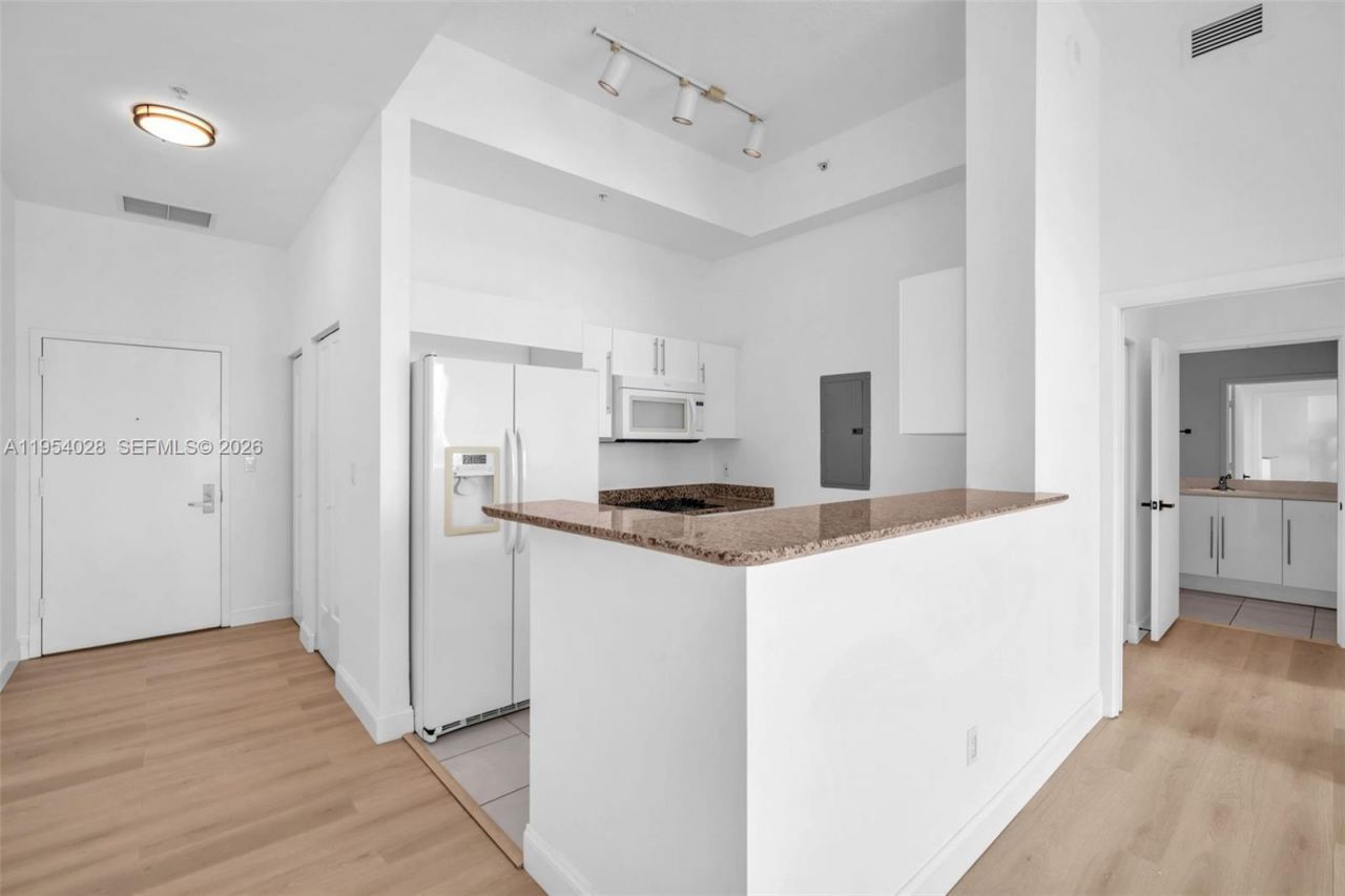 325 S Biscayne Blvd, Unit LPH 17, Miami, FL 33131 Photo