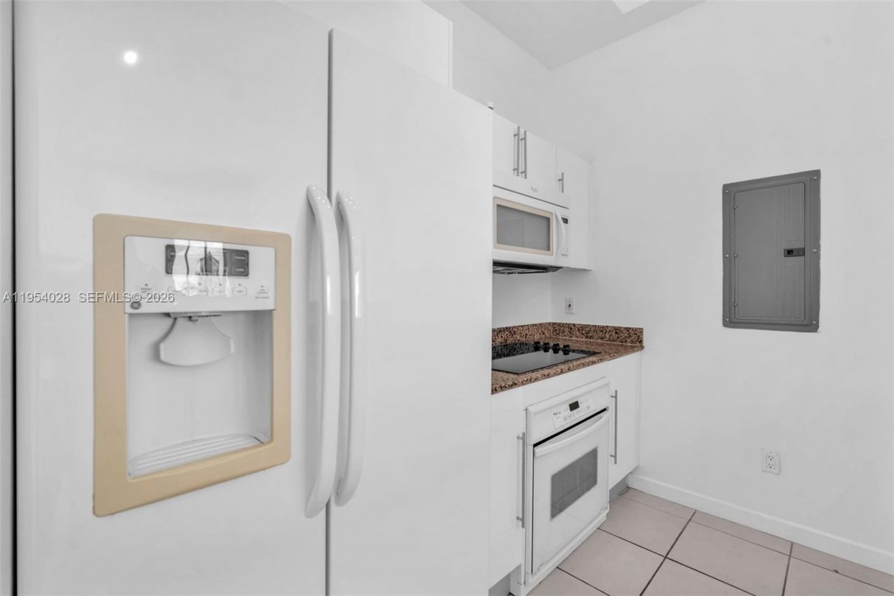 325 S Biscayne Blvd, Unit LPH 17, Miami, FL 33131 Photo