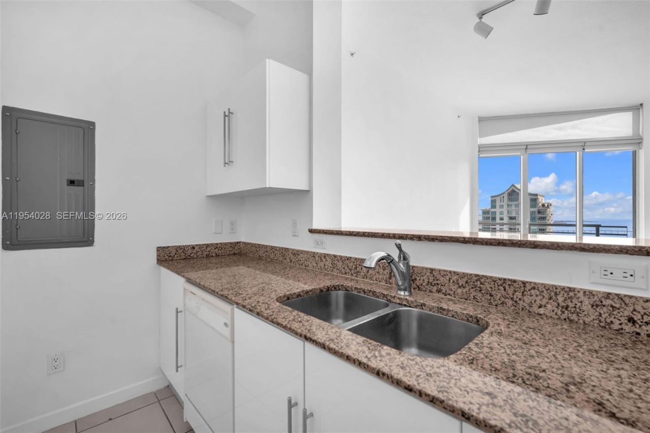 325 S Biscayne Blvd, Unit LPH 17, Miami, FL 33131 Photo