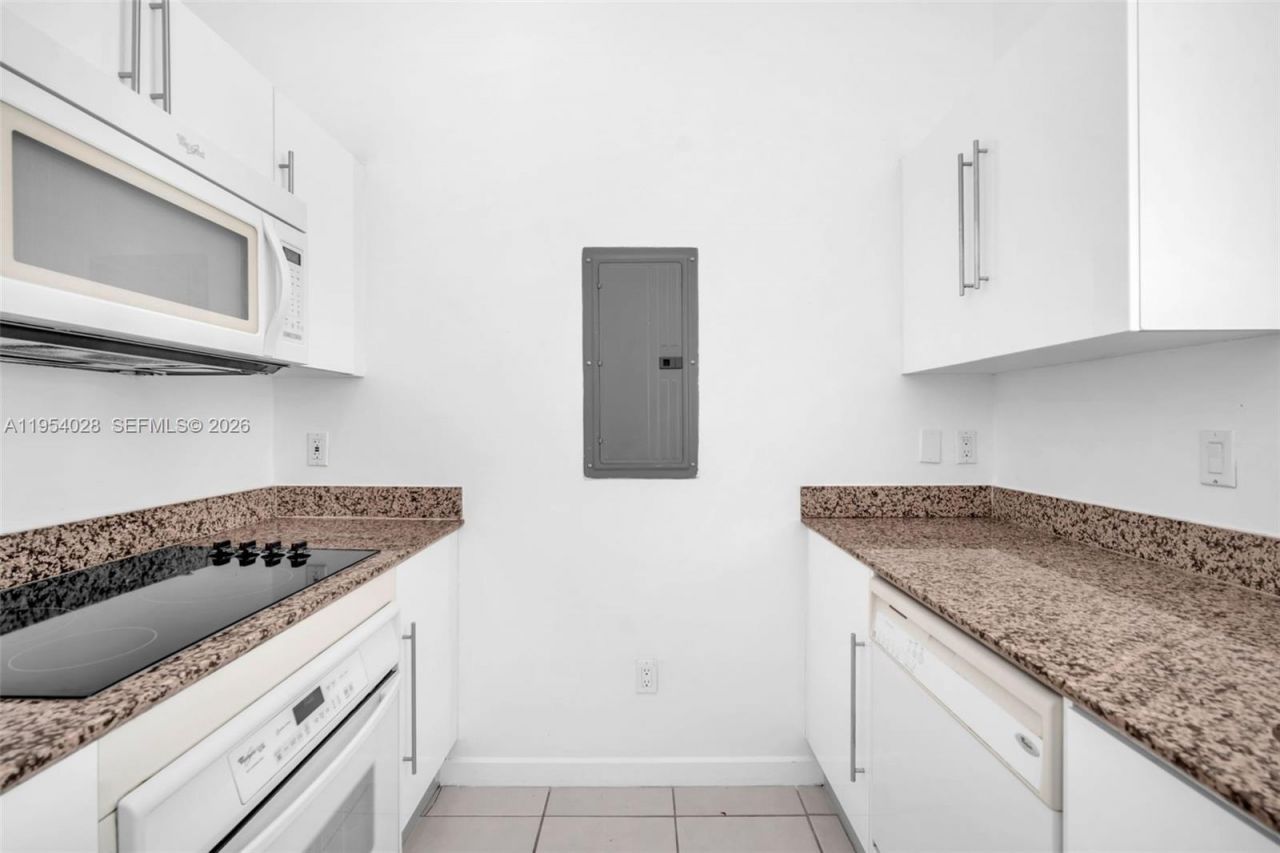 325 S Biscayne Blvd, Unit LPH 17, Miami, FL 33131 Photo