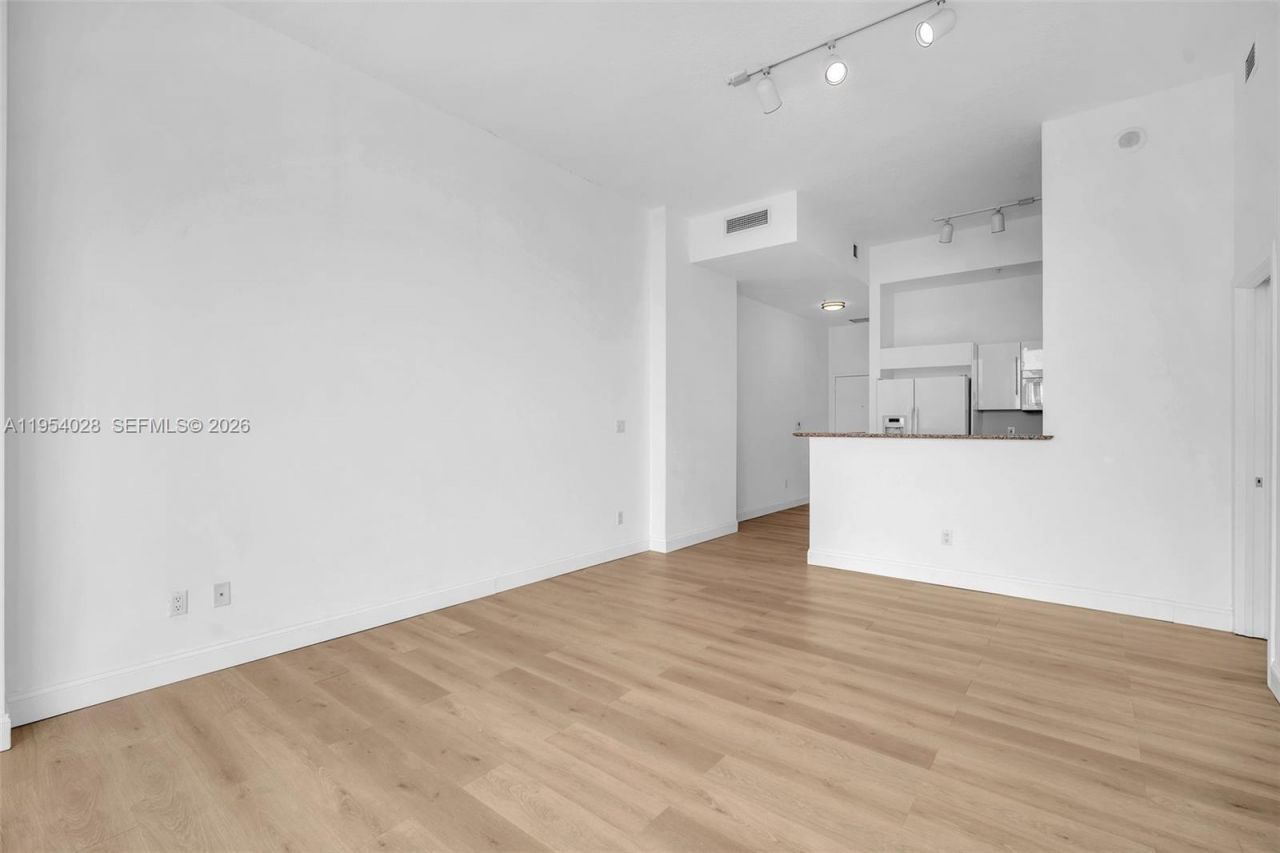 325 S Biscayne Blvd, Unit LPH 17, Miami, FL 33131 Photo