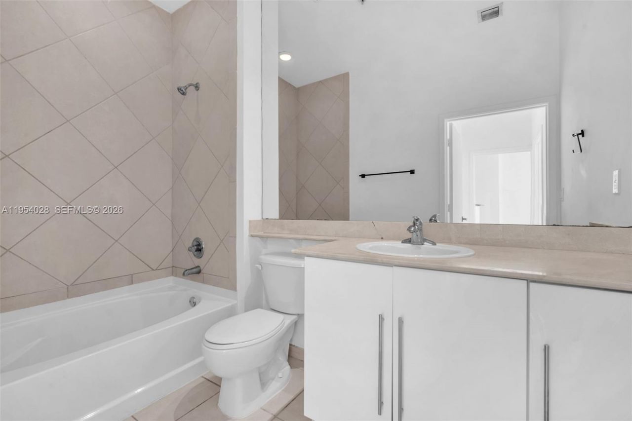 325 S Biscayne Blvd, Unit LPH 17, Miami, FL 33131 Photo