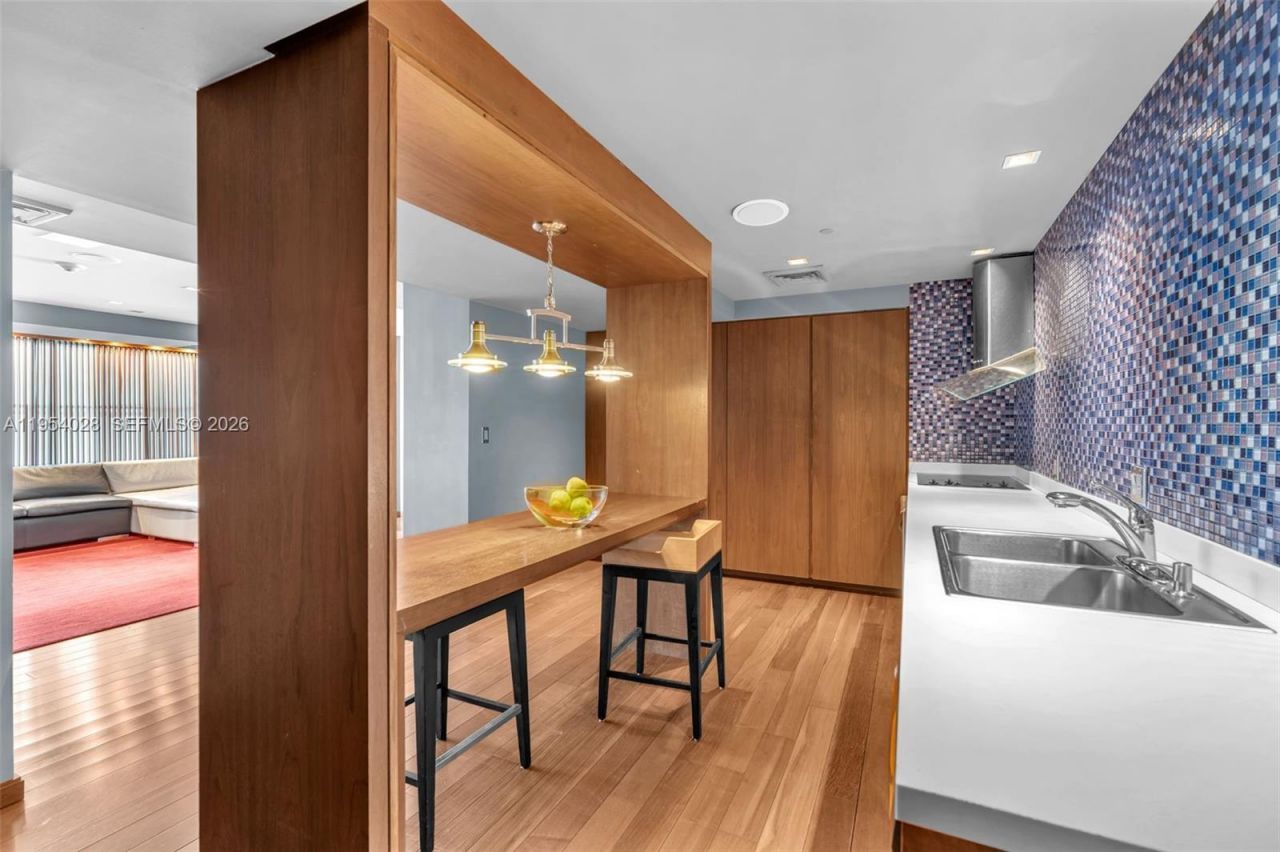 325 S Biscayne Blvd, Unit LPH 17, Miami, FL 33131 Photo