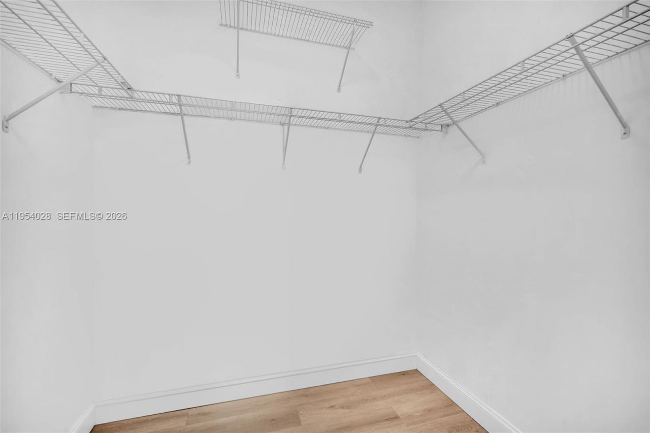 325 S Biscayne Blvd, Unit LPH 17, Miami, FL 33131 Photo