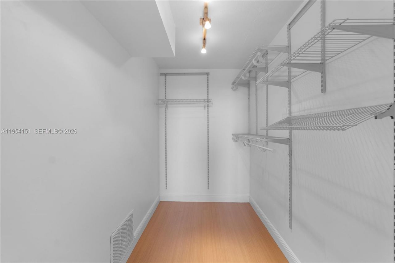 2350 NE 135th St , Unit 1202, North Miami, FL 33181 Photo