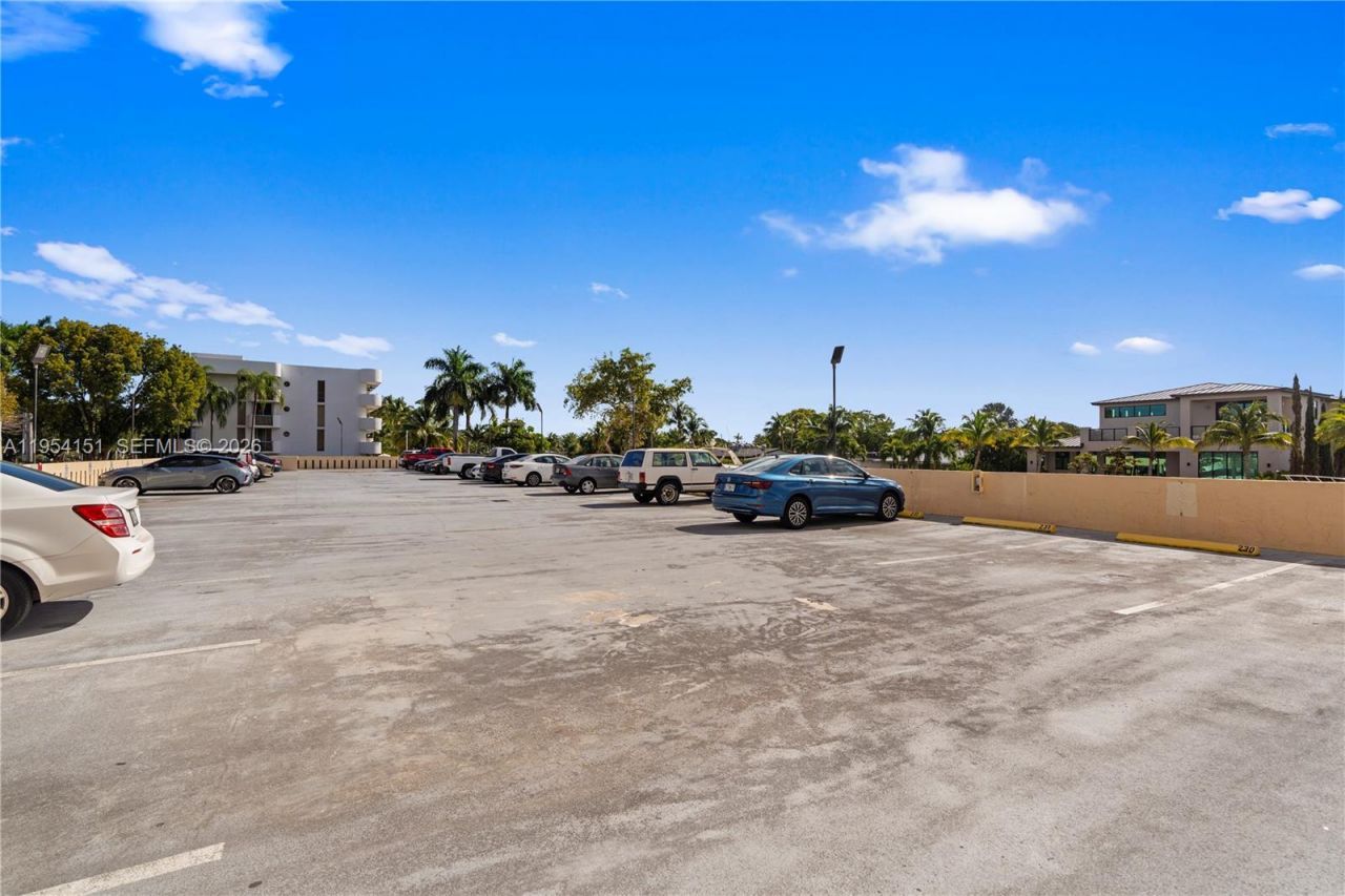 2350 NE 135th St , Unit 1202, North Miami, FL 33181 Photo