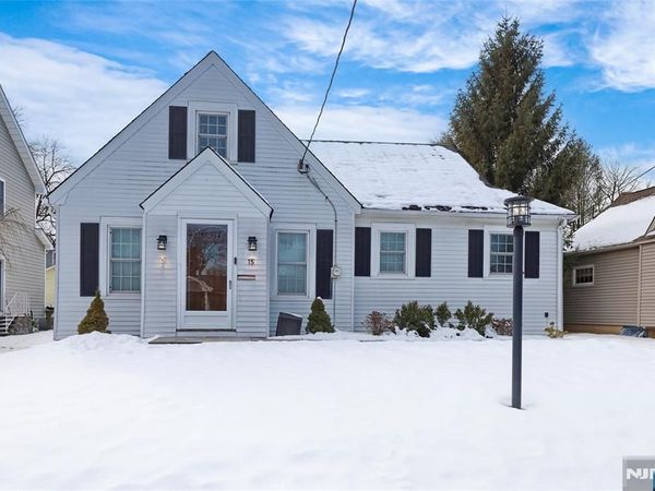 15 Godfrey Avenue, ROSELAND, NJ 07068