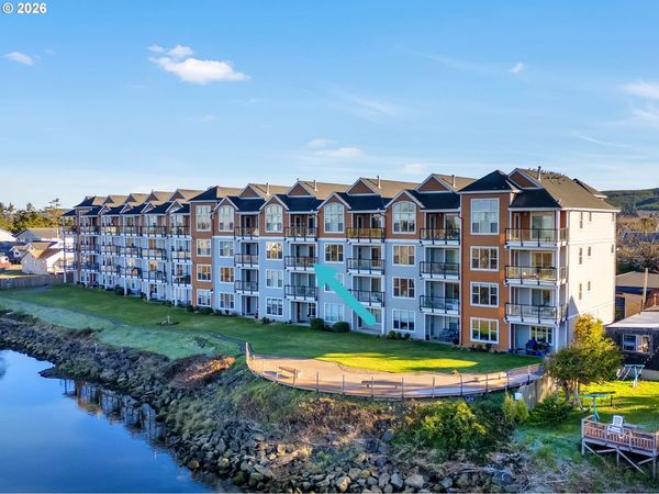 1000 N HOLLADAY DR, Unit 304, Seaside, OR 97138