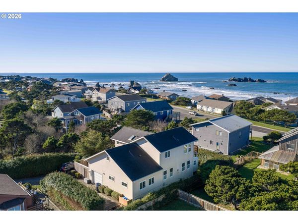 1240 NEWPORT SW AVE, Bandon, OR 97411