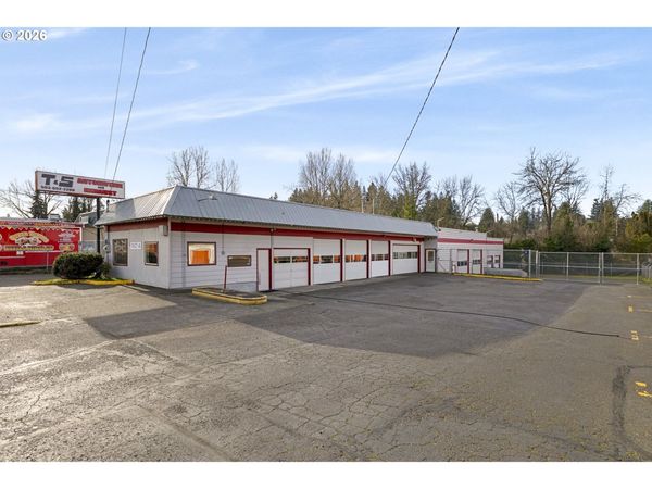 17627 SE MCLOUGHLIN BLVD, Milwaukie, OR 97267