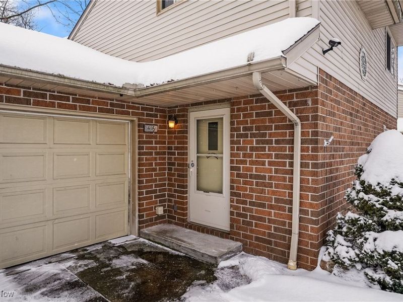 416 Rockys Run Road, Akron, OH 44319 Photo 2