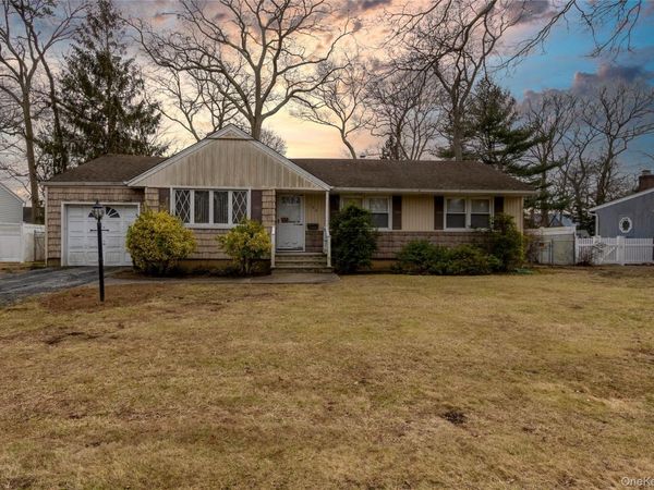 106 Powell Court, North Babylon, NY 11703