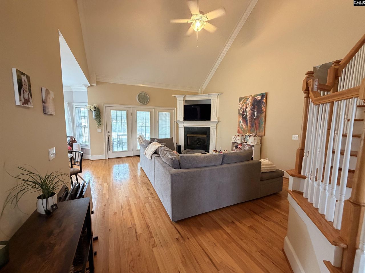 135 Clubhouse Drive Photo 7