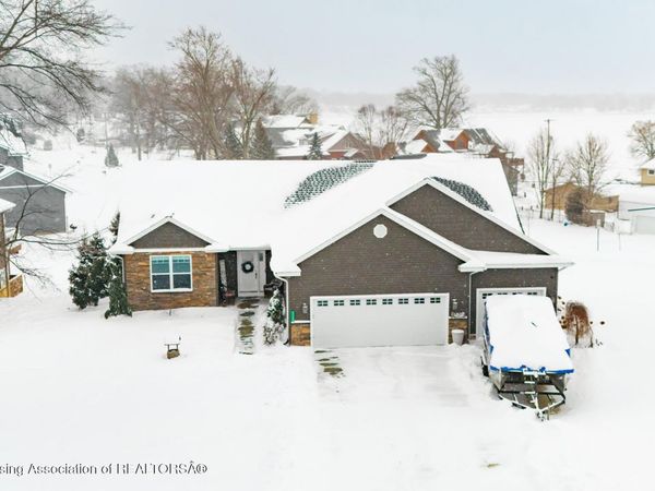 11136 Resort Road, Pleasant Lake, MI 49272