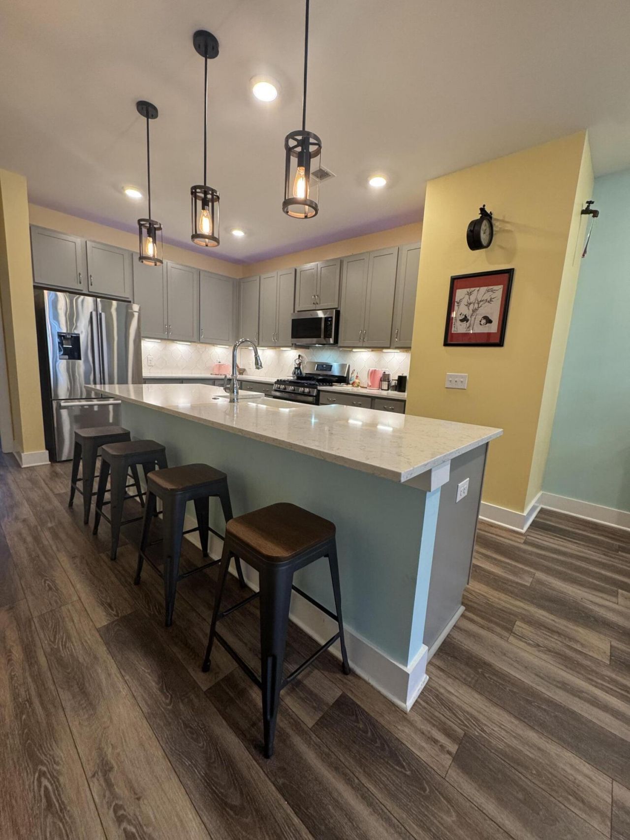 4581 Mixson Avenue Photo 5