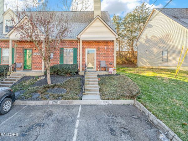 6929 Kings Crossing Way, Knoxville, TN 37918