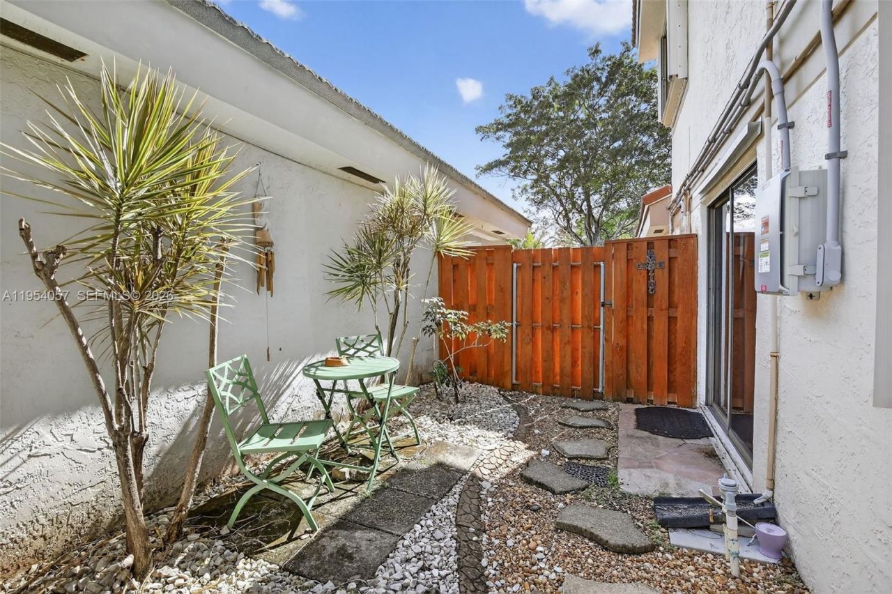 9375 NW 18th Ct, Plantation, FL 33322 Photo