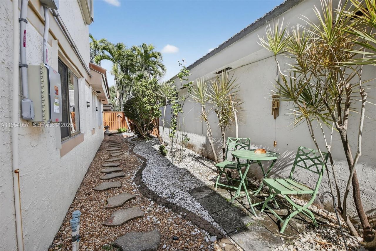 9375 NW 18th Ct, Plantation, FL 33322 Photo