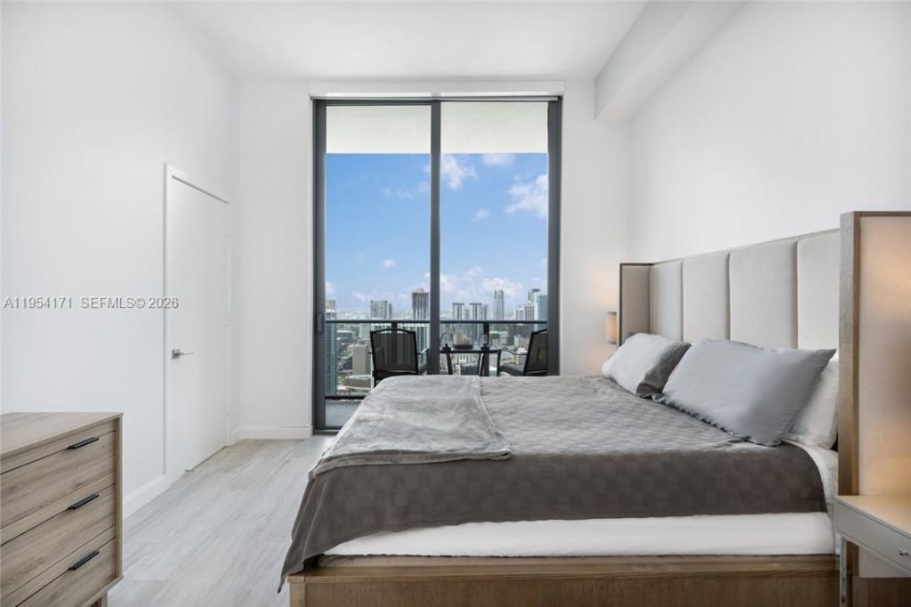 45 SW 9th St, Unit LPH-4609, Miami, FL 33130 Photo