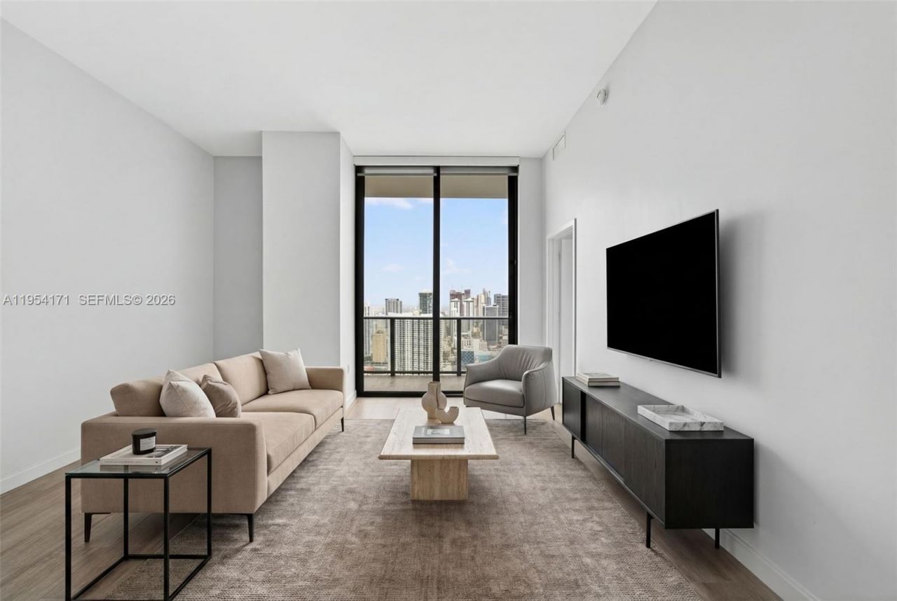 45 SW 9th St, Unit LPH-4609, Miami, FL 33130 Photo