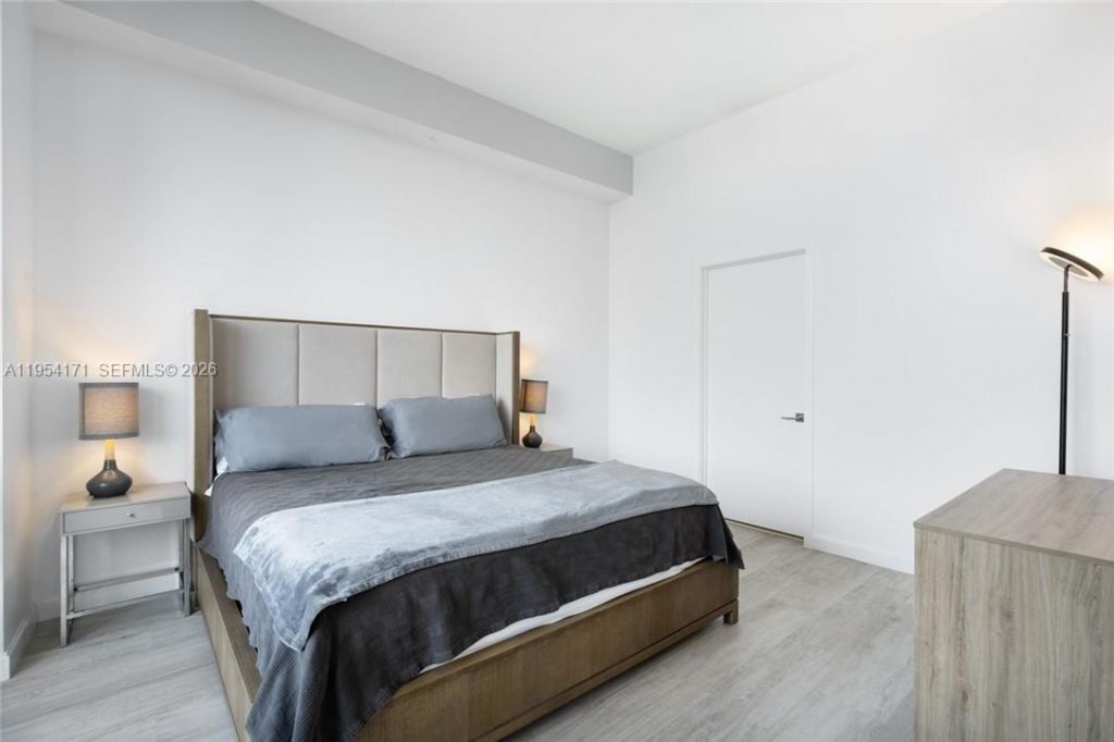 45 SW 9th St, Unit LPH-4609, Miami, FL 33130 Photo