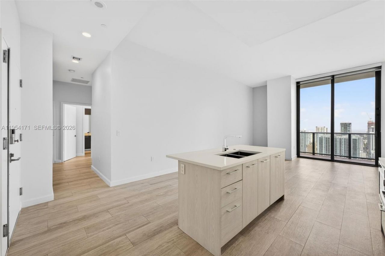 45 SW 9th St, Unit LPH-4609, Miami, FL 33130 Photo