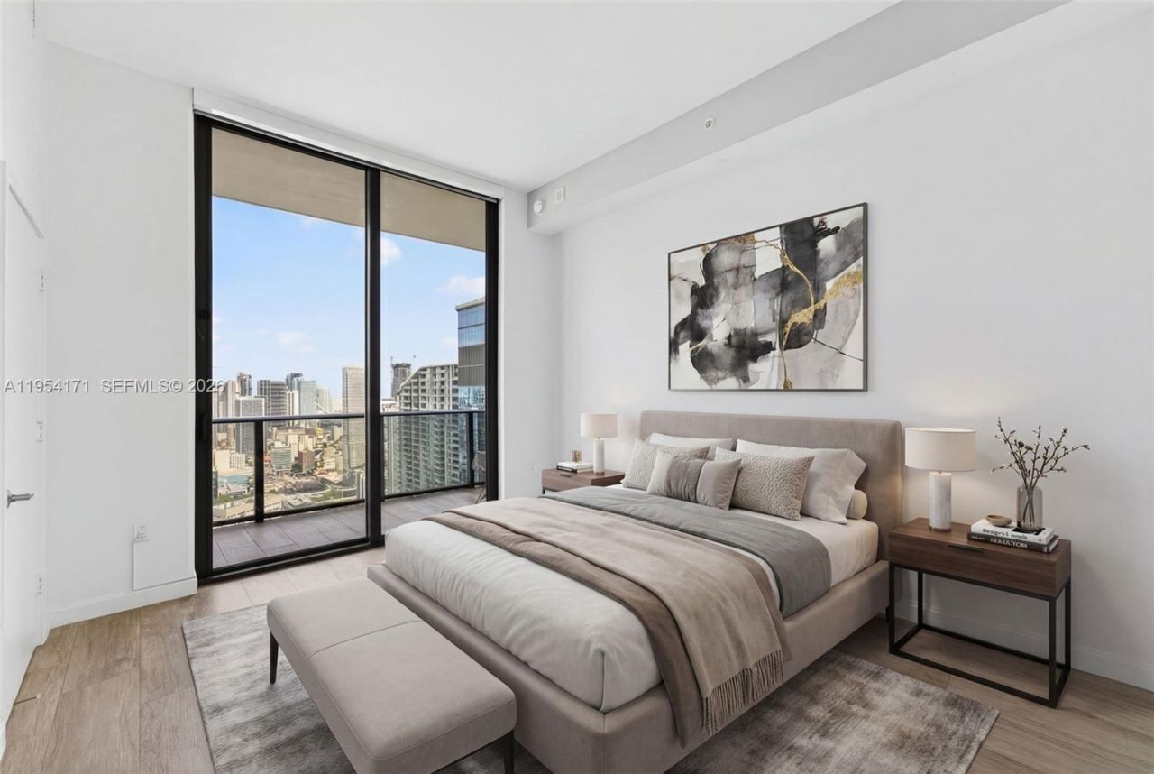 45 SW 9th St, Unit LPH-4609, Miami, FL 33130 Photo