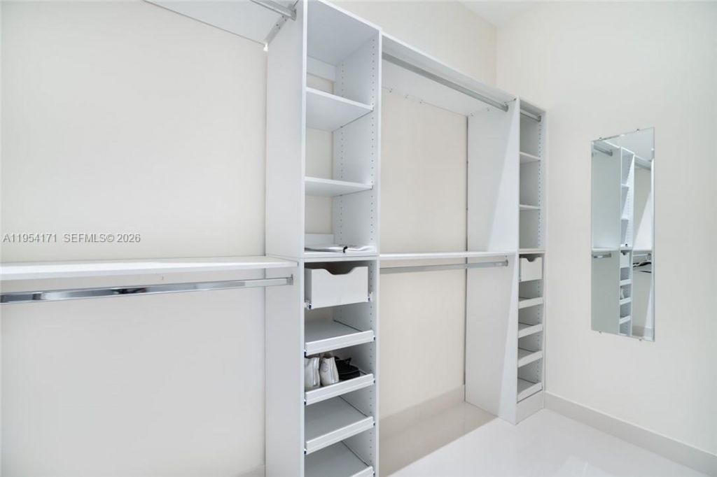 45 SW 9th St, Unit LPH-4609, Miami, FL 33130 Photo