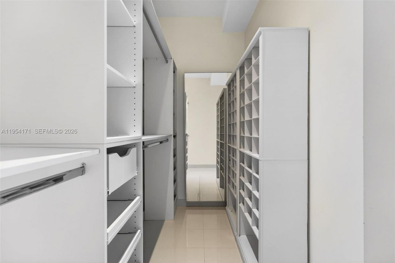 45 SW 9th St, Unit LPH-4609, Miami, FL 33130 Photo