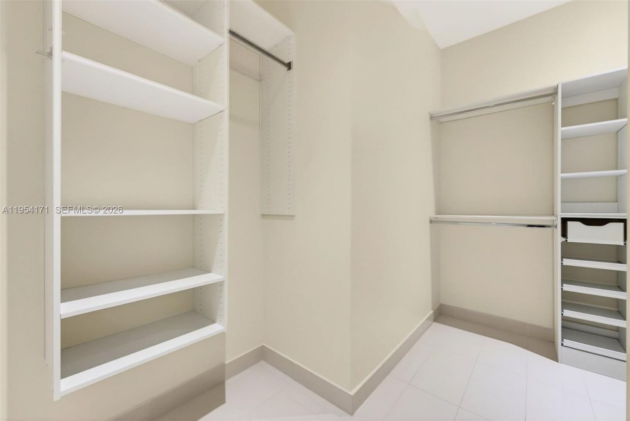 45 SW 9th St, Unit LPH-4609, Miami, FL 33130 Photo