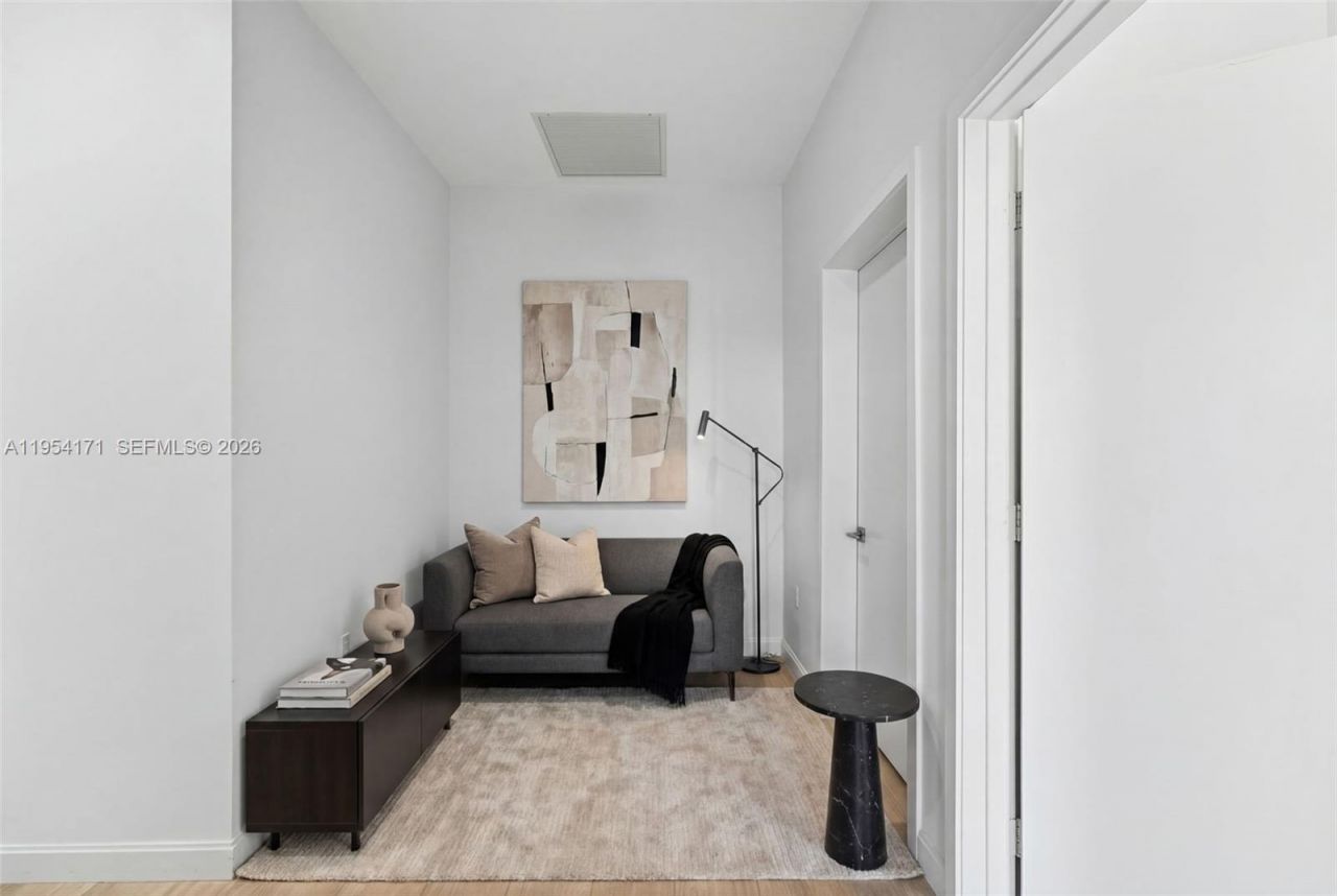 45 SW 9th St, Unit LPH-4609, Miami, FL 33130 Photo