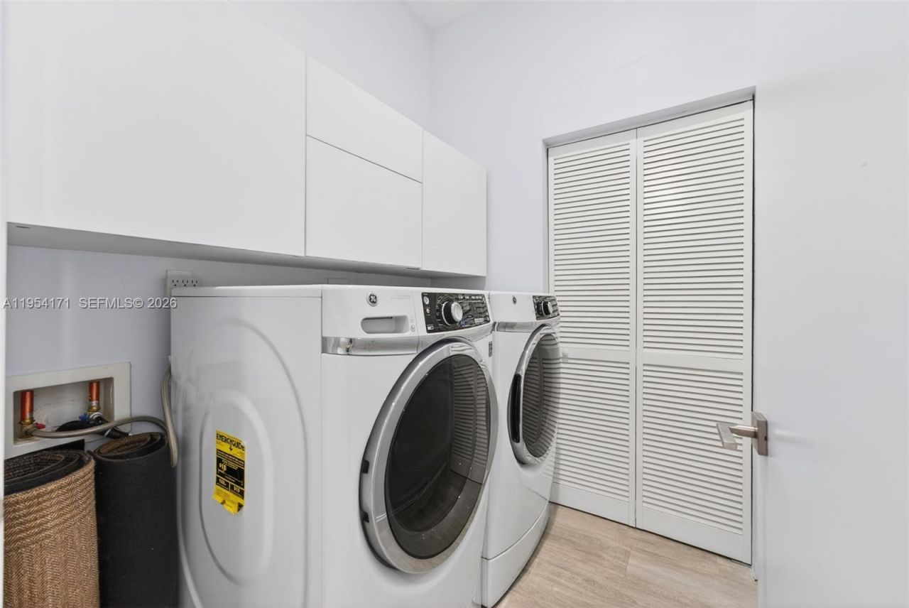 45 SW 9th St, Unit LPH-4609, Miami, FL 33130 Photo