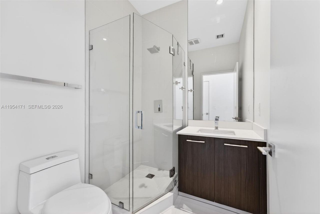 45 SW 9th St, Unit LPH-4609, Miami, FL 33130 Photo